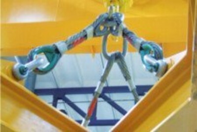 Grummets mit verseilten Kauschen montiert an einem gelben Maschinenbauteil
