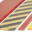 Fünf verschiedene Prallschutzstreifen von links nach rechts; rot und breit; schwarz-gelb gestreift und breit; rot und sehr schmal, gelb und schmal, rot und schmal