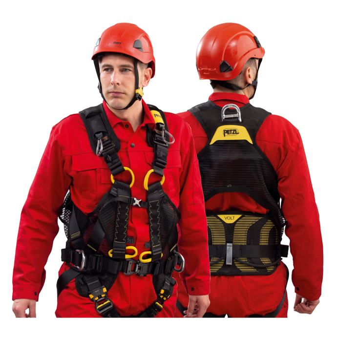 Vorder- und Rückseite eines Evers-Mitarbeiters der den Evers 4-/5-Punkt-Auffanggurt KOMFORT sowie rote Kleidung und einen roten Helm trägt